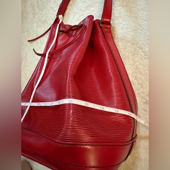 Louis Vuitton Red Drawstring Women Bag - Picture 10 of 16